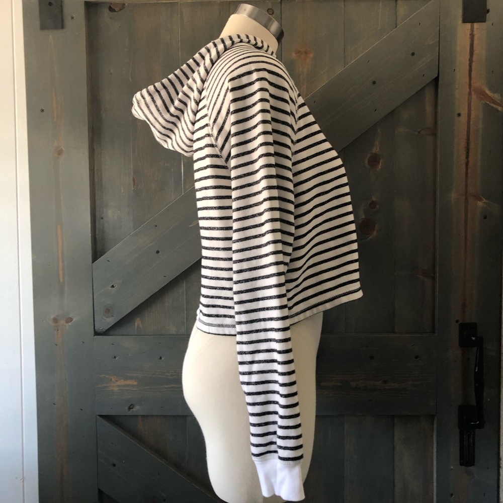 Divided Crop Pull Over Jacket Size Small - image 5